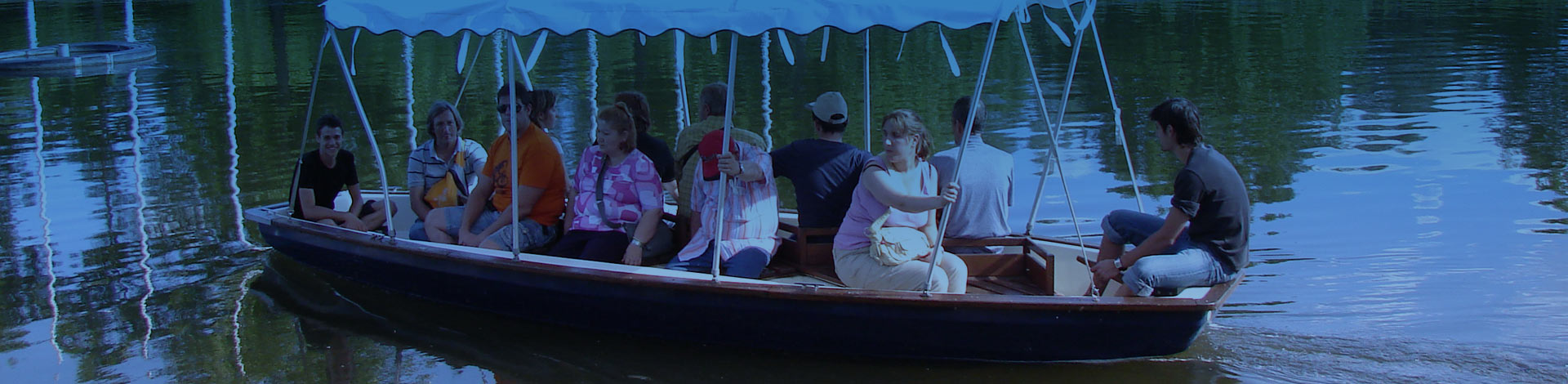 Grupo en un barco en el Parc