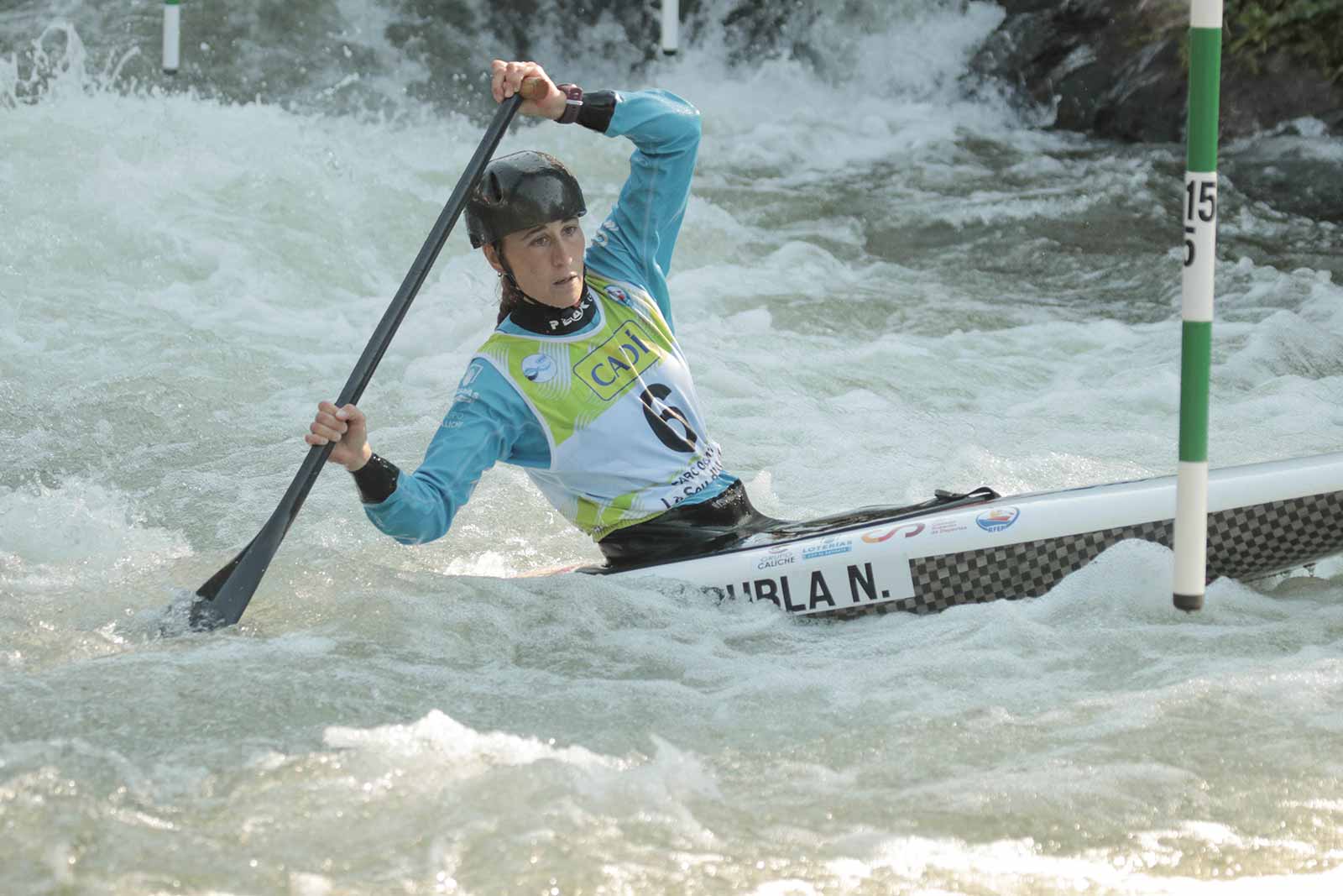 Mujer con Kayak